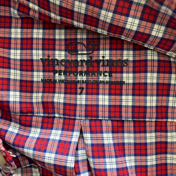 2 Vineyard Vines button down shirts size 7 boys like new - Picture 4 of 4